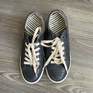 Taos Leather Grey Sneakers With Zipper 8